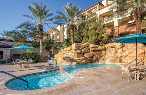 Enterprise Condo | Outlet Shopping, Lazy River Bliss & Vegas Nights: Your Ideal Southern Stay.