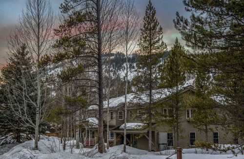 Moose Wilson Road House | Outpost: Aspens House with Private Hot Tub & AC