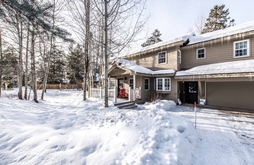 Moose Wilson Road House | Outpost: Aspens House with Private Hot Tub & AC