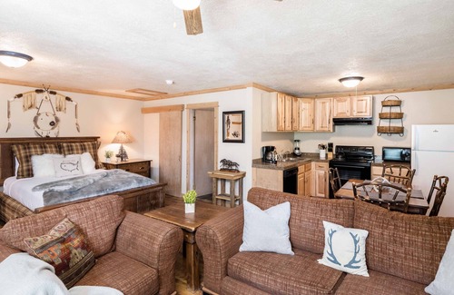 Teton Village House | Outpost: Eagles Rest 2 Studio - Pool Access!