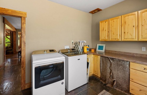 Bozeman House | Outpost Oasis- Wonderful 6 bedroom house!
