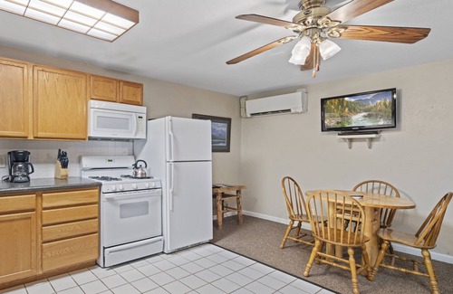 Jackson Apartment | Outpost: Town Square Lodge 6 - Close to Town