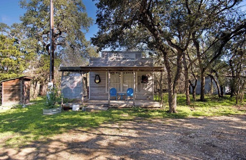 San Marcos Cabin | Outpost Vibes: Outhouse, Outdoor Shower & Pool