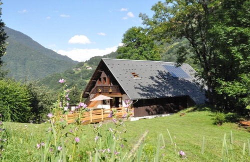 Queige House | Outrechenais barn with wolves
