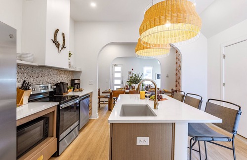 Five Points House | Outrider 104 by AvantStay | Close to Downtown & Broadway | Private Balcony