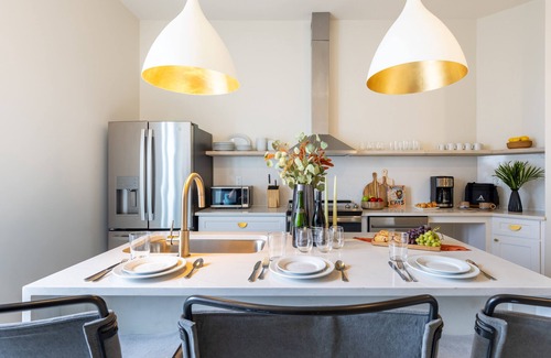 Five Points House | Outrider 113 by AvantStay | Private Balcony + Close to Broadway, ADA Accessible