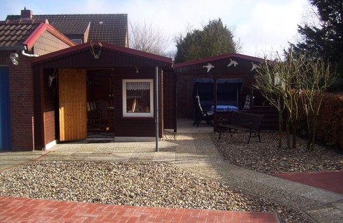 Esens House | Outskirts, central, with barbecue house, veranda