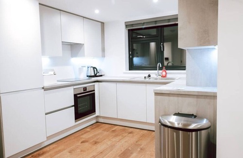 Purley Apartment | Outstanding 2- Bed Pent House