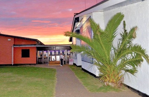 Scratby House | Outstanding 3 Bedroom Chalet, walk to beach, nr Gt Yarmouth & Norfolk Broads