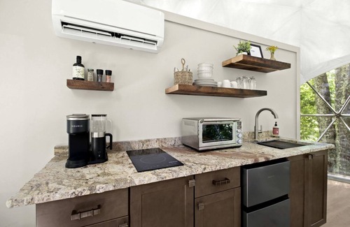 Creston Cabin | Outstanding Chic Dome with Private Deck in North Carolina