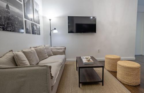 Financial District Apartment | Outstanding & Cozy 4BDR & 2BTH in Downtown Manhattan