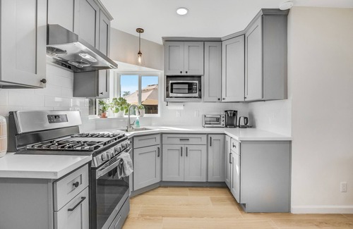Azusa House | Outstanding Relaxing Quiet Vacation House with spacious Backyard - Azusa City