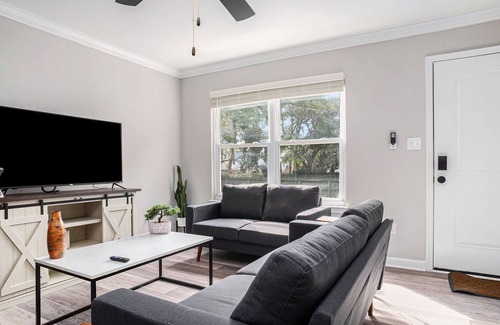 East Ocean View Apartment | OV Mosaic Sunset Suite