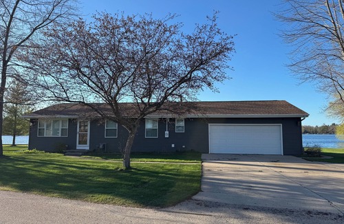 Shawano House | Over 200’ of lakefront all sand on Washington lake with a view of Shawano lake!
