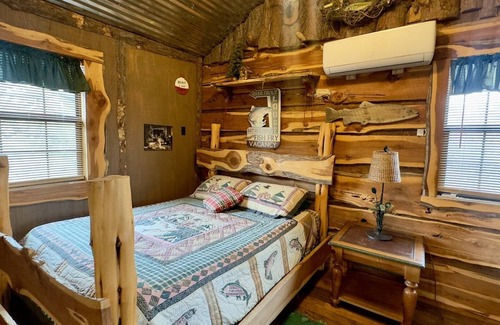 Voca Cabin | Over The River & Thru The Woods | Close to Castell