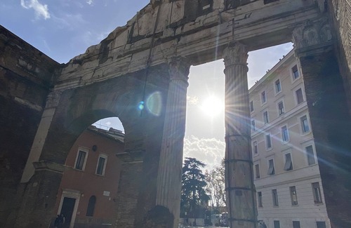 Rione XI Sant'Angelo Apartment | Over the Roman ruins