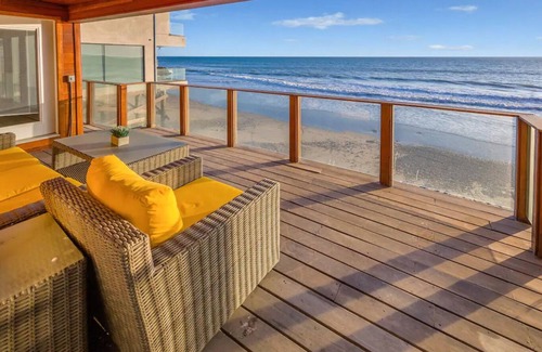 Malibu Apartment | Over-the-Water Bungalow in Malibu w/ Stunning View