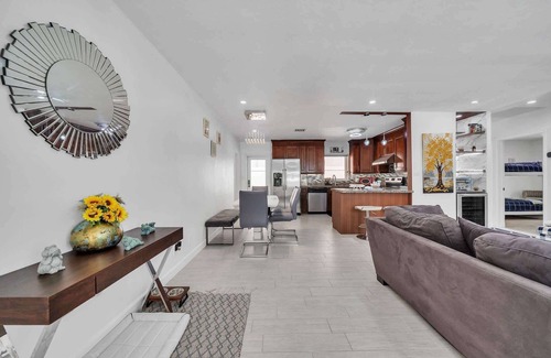 Downtown Fort Lauderdale House | Over the Waves - Home for 8