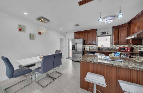 Downtown Fort Lauderdale House | Over the Waves - Home for 8