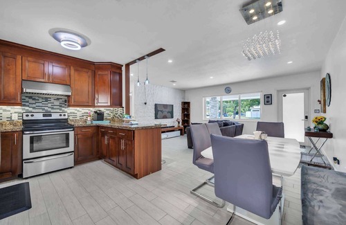 Downtown Fort Lauderdale House | Over the Waves - Home for 8