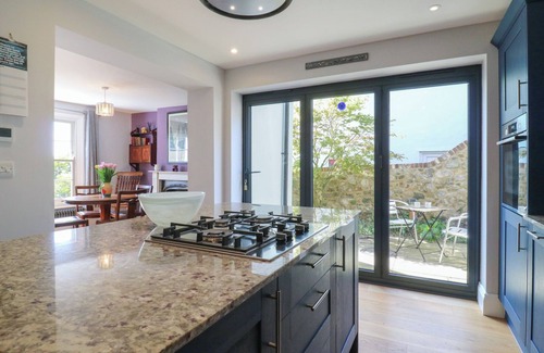 Hythe Cottage | OVERCHURCH, pet friendly, character holiday cottage in Hythe