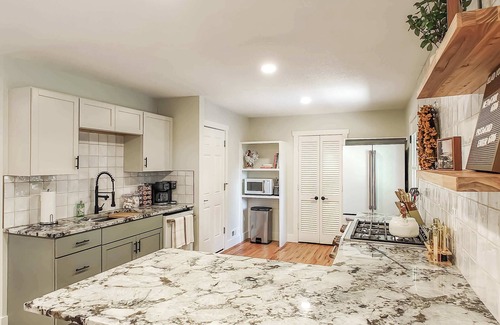Overland Park House | Overland Park Beauty! 3BD 2BA New Listing!