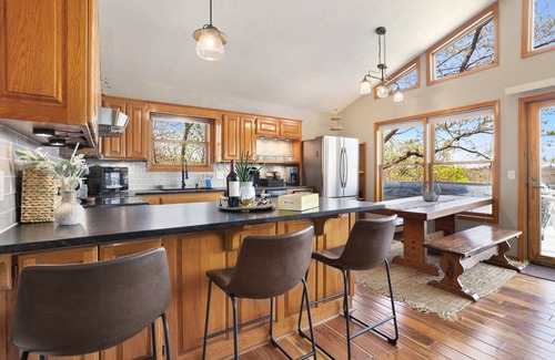 Lost Bridge Village Cabin | Overlook - Hot Tub - Beaver Lake