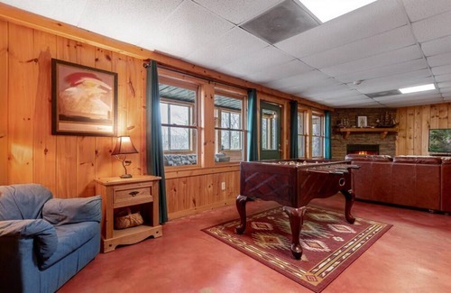 Foxfire Estates Cabin | Overlook Retreat-Mountain views, foosball, firepit