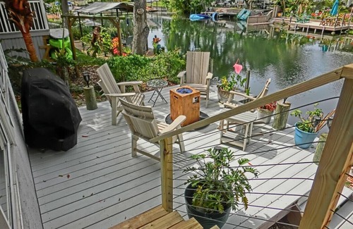 Spring Hill House | Overlook Retreat - Weeki Wachee River