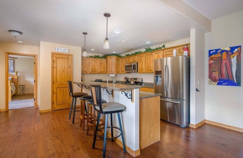 Pagosa Springs Condo | Overlook the River, Walk To Town & Hot Springs, AC