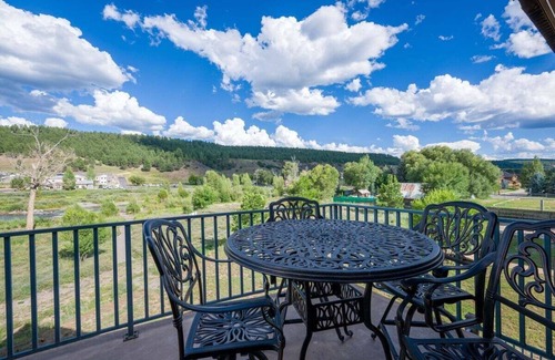 Pagosa Springs Condo | Overlook the River, Walk To Town & Hot Springs, AC