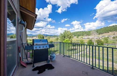 Pagosa Springs Condo | Overlook the River, Walk To Town & Hot Springs, AC