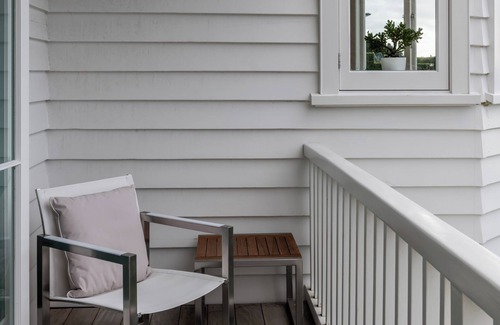 St. Mary's Bay Apartment | Overlooking beautiful terraces with spacious grounds, offering a welcome retreat. The Villa Apartment is a stunning private home with breathtaking views over Westhaven Marina and the Auckland City skyline.