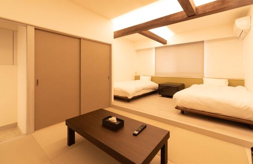 Yawatano House | Overlooking Izu Oshima Izu Kogens Designers Lux / Ito Shizuoka
