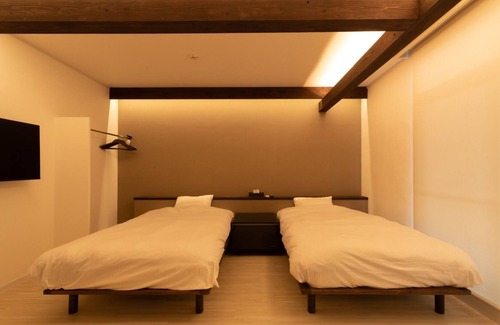 Yawatano House | Overlooking Izu Oshima Izu Kogens Designers Lux / Ito Shizuoka