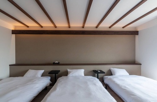 Yawatano House | Overlooking Izu Oshima Izu Kogens Designers Lux / Ito Shizuoka