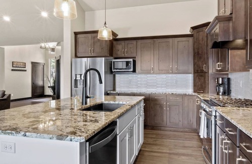 Coeur d'Alene House | Overlooking Lake View | 3 BR+Game Room | 12 guests