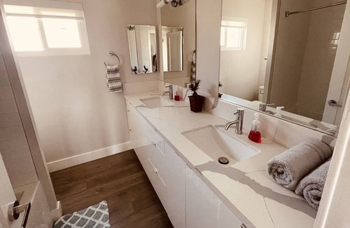 Norma Triangle Apartment | Oversized One Bedroom Condo in the Heart Of WeHo