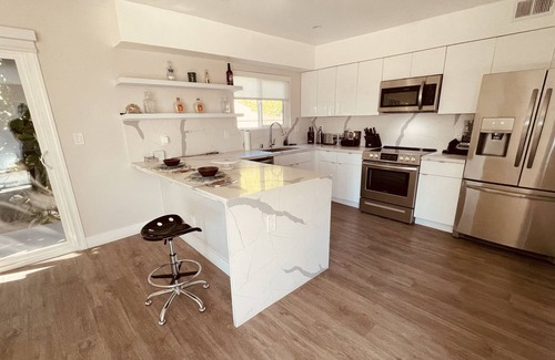 Norma Triangle Apartment | Oversized One Bedroom Condo in the Heart Of WeHo