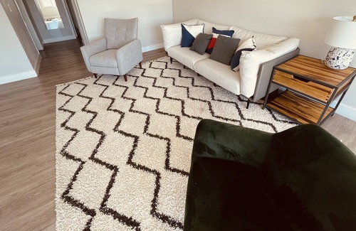 Norma Triangle Apartment | Oversized One Bedroom Condo in the Heart Of WeHo