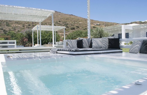 Kato Fellos Villa | OW Andros - Luxury Suites