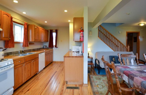 Geneva House | Owasco Cottage: "Relaxing Pet Friendly Getaway Overlooking Seneca Lake!"