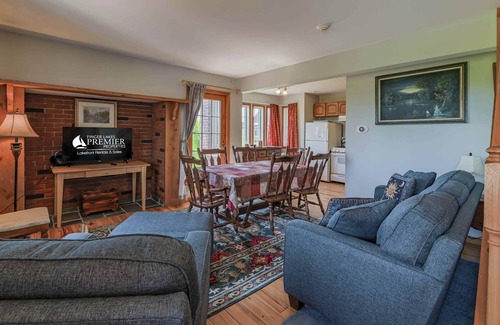 Geneva House | Owasco Cottage: "Relaxing Pet Friendly Getaway Overlooking Seneca Lake!"