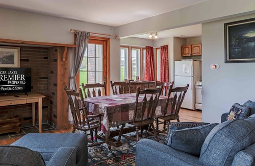 Geneva House | Owasco Cottage: "Relaxing Pet Friendly Getaway Overlooking Seneca Lake!"