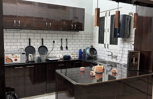 Jaipur House | Owee Stays Jaipur – Cozy 1BHK Homestay with Plants, Books & Modern Comforts