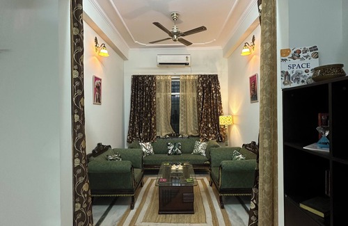 Jaipur House | Owee Stays Jaipur – Cozy 1BHK Homestay with Plants, Books & Modern Comforts