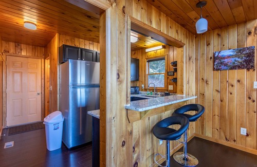 Boone Cabin | Owens Perch - pet friendly, big views near downtown Boone
