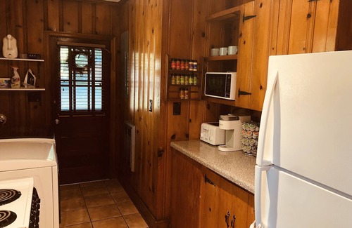 Cleveland Cottage | “Owl Be Back” Cottage King Bed Steps to Lee
