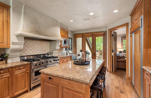 Snowmass Village House | Owl Creek 04 | Ski-in, ski-out luxury townhome with private hot tub in Snowmass
