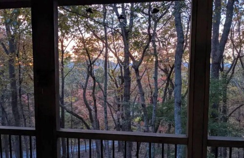 Clarkesville House | Owl Landing Treehouse retreat with firepit. 12 minutes to Helen & Clarkesville!